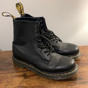 Lace up Dr. Marten’s / SIZE 8